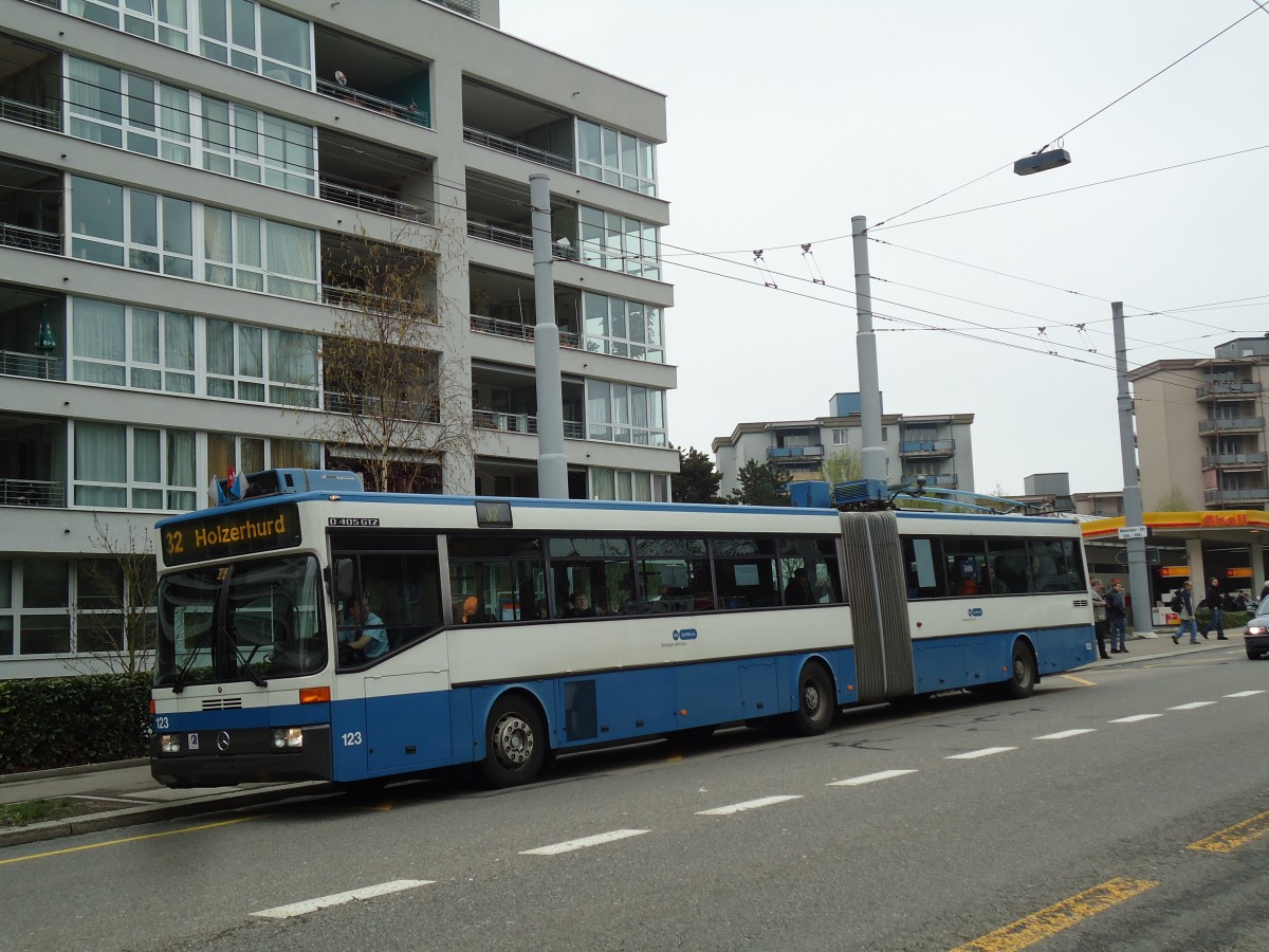 (143'782) - VBZ Z�rich - Nr. 123 - Mercedes Gelenktrolleybus am 21. April 2013 in Z�rich, Hungerbergstrasse