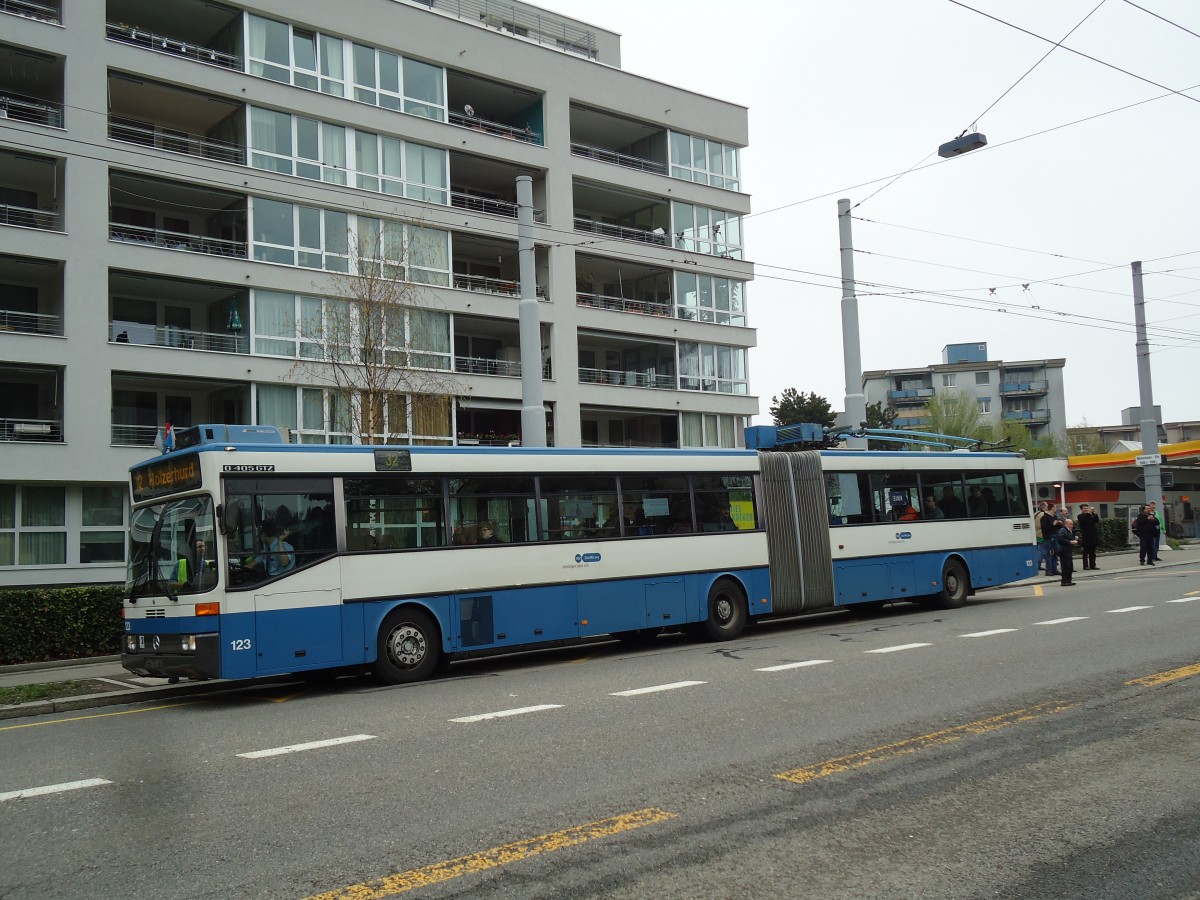 (143'783) - VBZ Z�rich - Nr. 123 - Mercedes Gelenktrolleybus am 21. April 2013 in Z�rich, Hungerbergstrasse