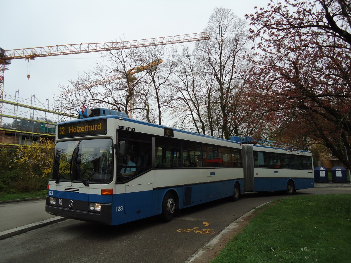 (143'784) - VBZ Z�rich - Nr. 123 - Mercedes Gelenktrolleybus am 21. April 2013 in Z�rich, Hungerbergstrasse