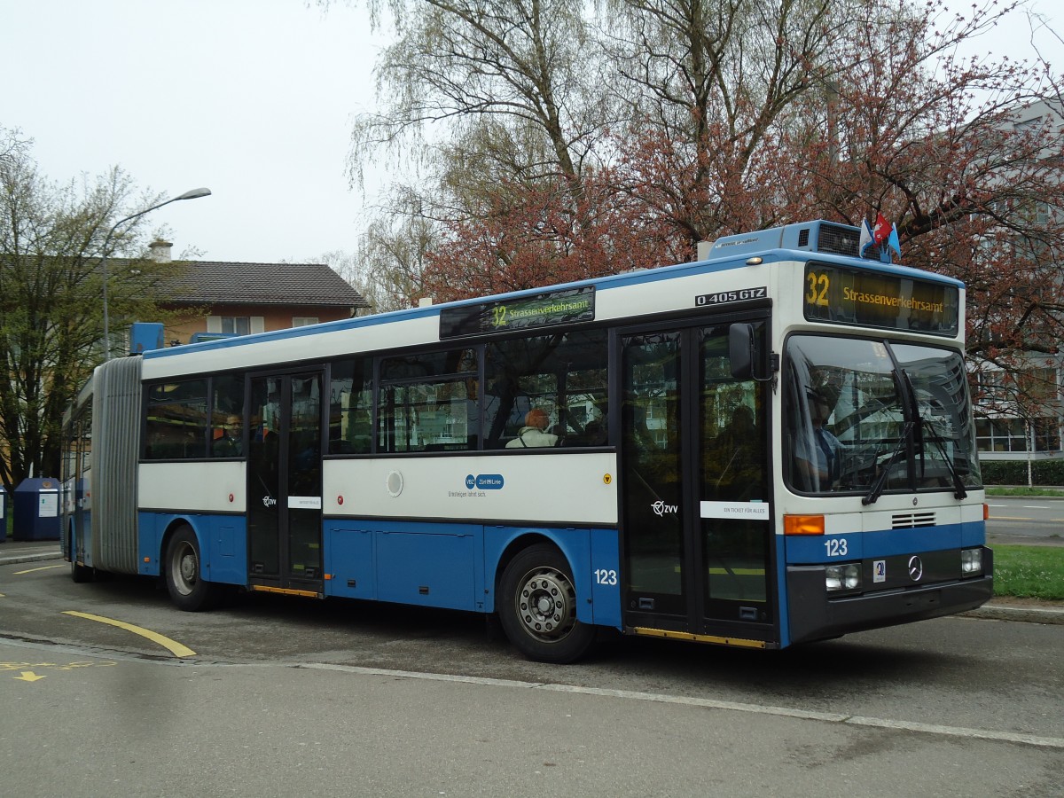 (143'786) - VBZ Z�rich - Nr. 123 - Mercedes Gelenktrolleybus am 21. April 2013 in Z�rich, Hungerbergstrasse