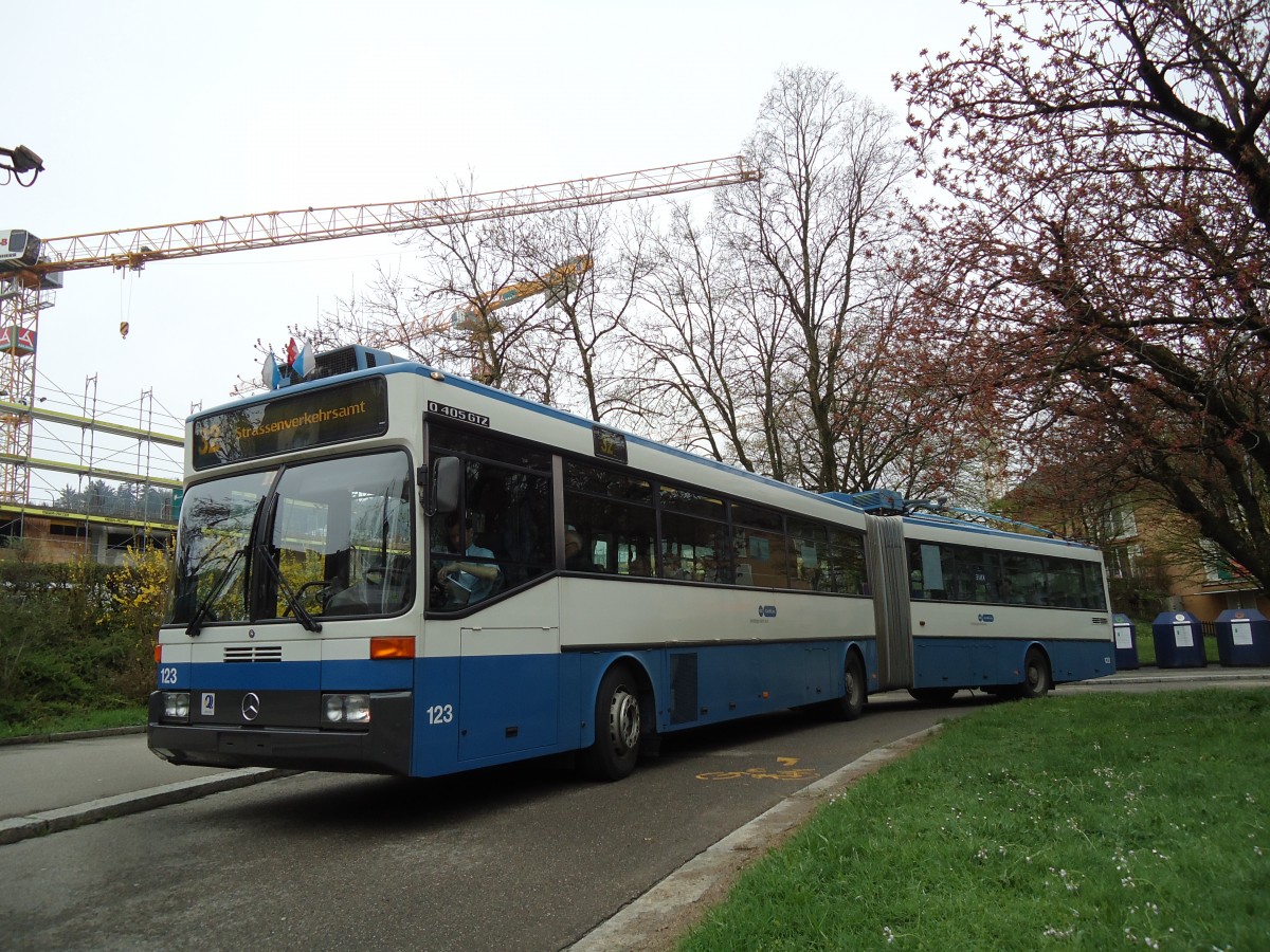(143'787) - VBZ Z�rich - Nr. 123 - Mercedes Gelenktrolleybus am 21. April 2013 in Z�rich, Hungerbergstrasse
