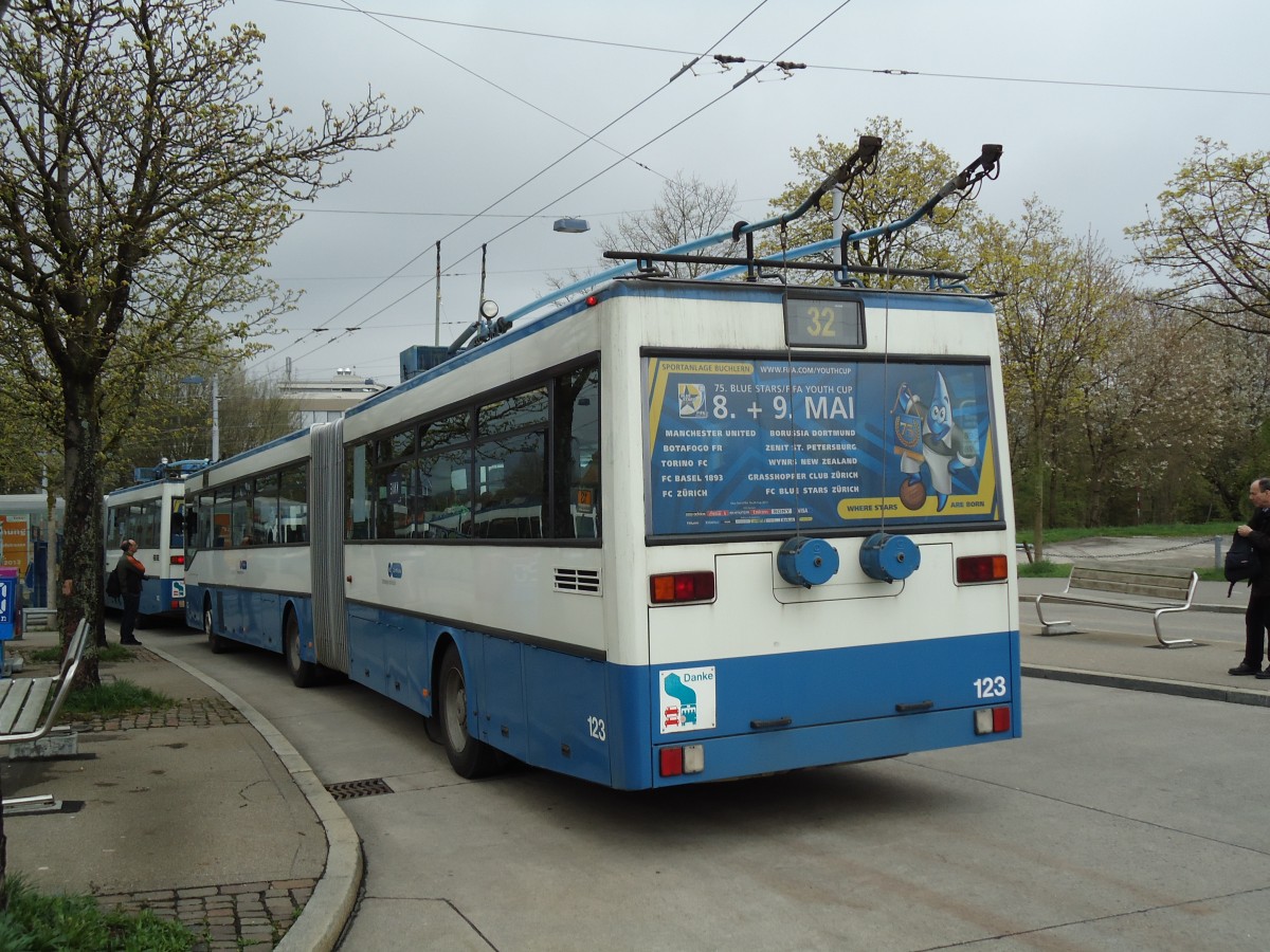 (143'793) - VBZ Z�rich - Nr. 123 - Mercedes Gelenktrolleybus am 21. April 2013 in Z�rich, Strassenverkehrsamt