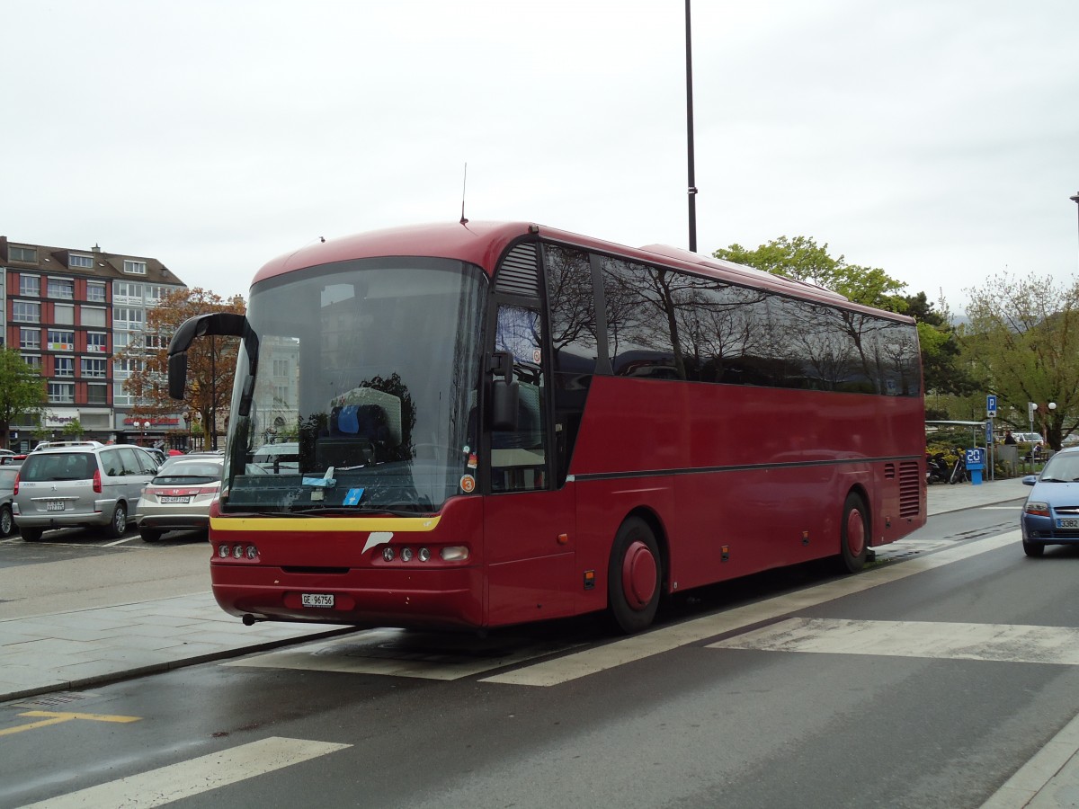 (143'917) - Dupraz, Gen�ve - Nr. 1031/GE 96'756 - Neoplan (ex Nr. 31) am 27. April 2013 beim Bahnhof Yverdon