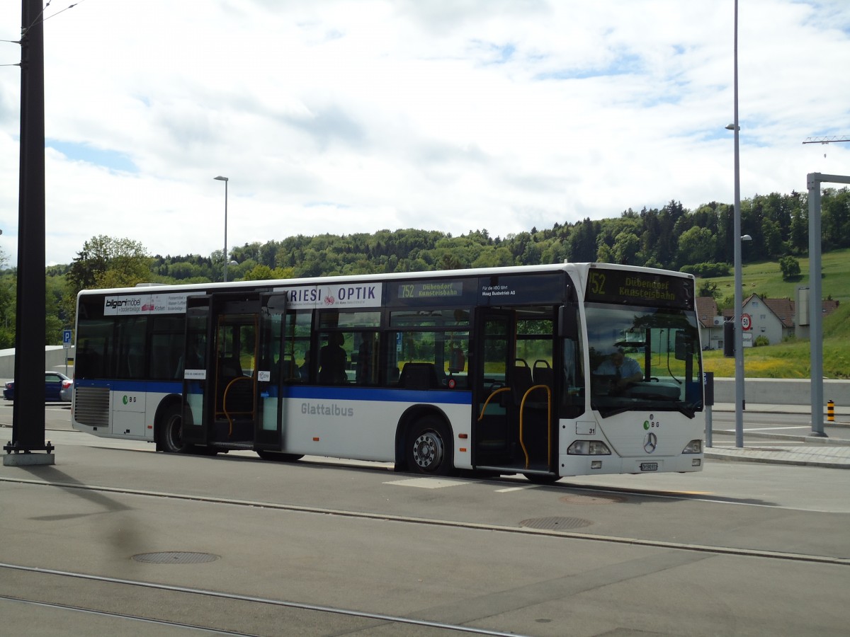 (144'413) - Maag, Kloten - Nr. 31/ZH 590'931 - Mercedes am 20. Mai 2013 beim Bahnhof Z�rich-Stettbach