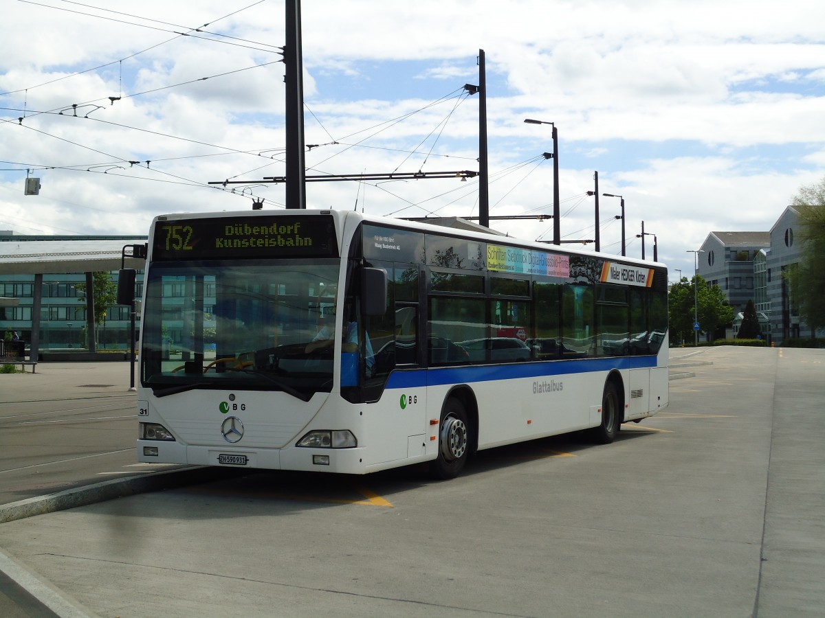 (144'414) - Maag, Kloten - Nr. 31/ZH 590'931 - Mercedes am 20. Mai 2013 beim Bahnhof Z�rich-Stettbach