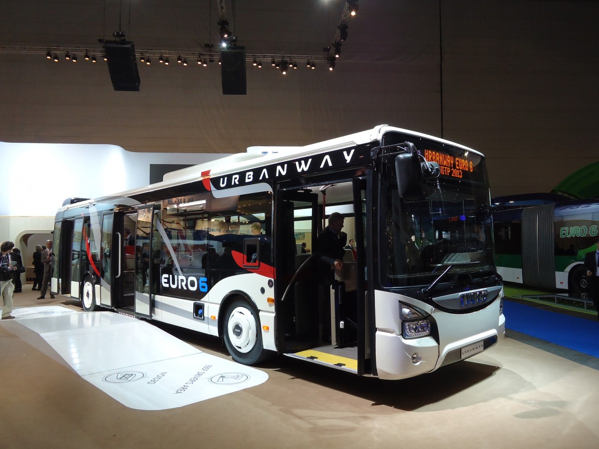 (144'668) - Aus Frankreich: Iveco, Saint-Priest - Iveco am 27. Mai 2013 in Gen�ve, UITP