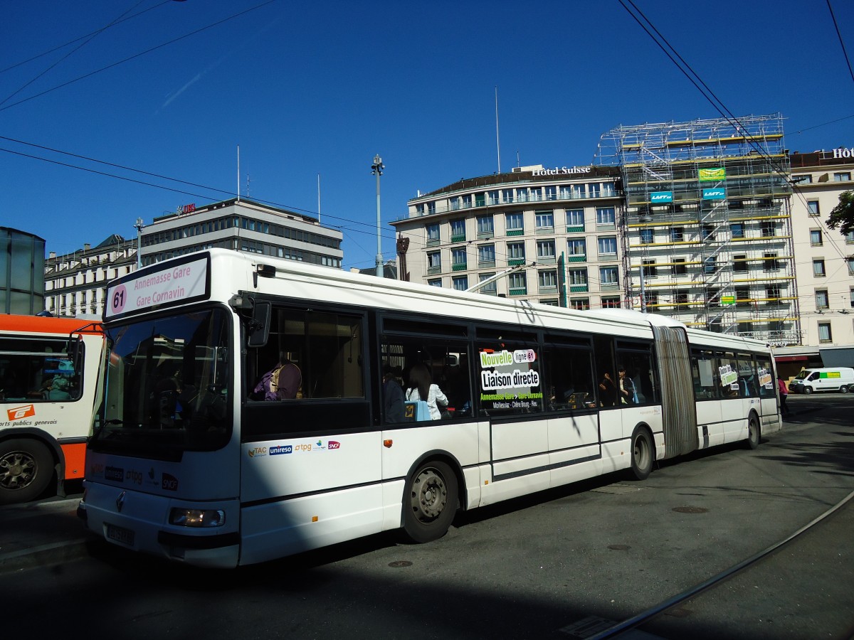 (144'753) - Aus Frankreich: TAC Annemasse - Nr. 715/8015 XR 80 - Renault am 27. Mai 2013 beim Bahnhof Gen�ve