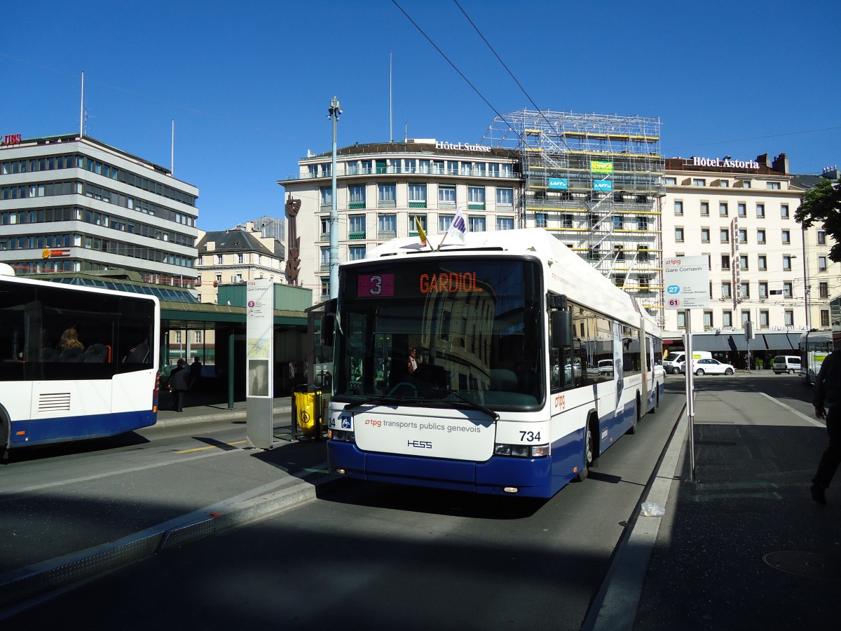 (144'756) - TPG Gen�ve - Nr. 734 - Hess/Hess Gelenktrolleybus am 27. Mai 2013 beim Bahnhof Gen�ve