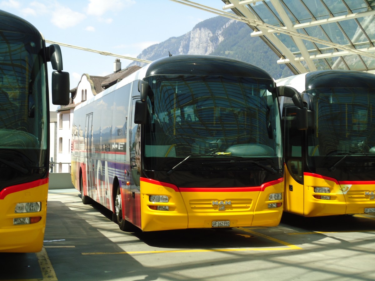 (145'192) - PostAuto Graub�nden - GR 162'990 - MAN am 17. Juni 2013 in Chur, Postautostation