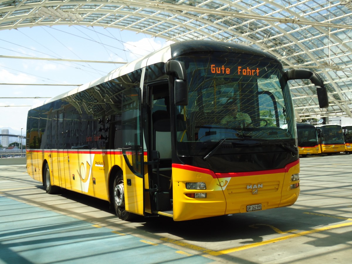 (145'213) - PostAuto Graub�nden - GR 162'995 - MAN am 17. Juni 2013 in Chur, Postautostation
