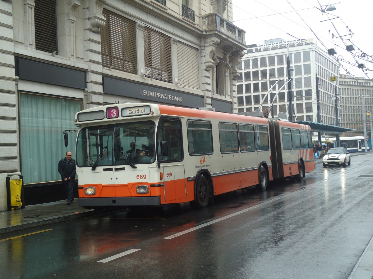 (147'154) - TPG Gen�ve - Nr. 669 - Saurer/Hess Gelenktrolleybus am 16. September 2013 in Gen�ve, Bel-Air