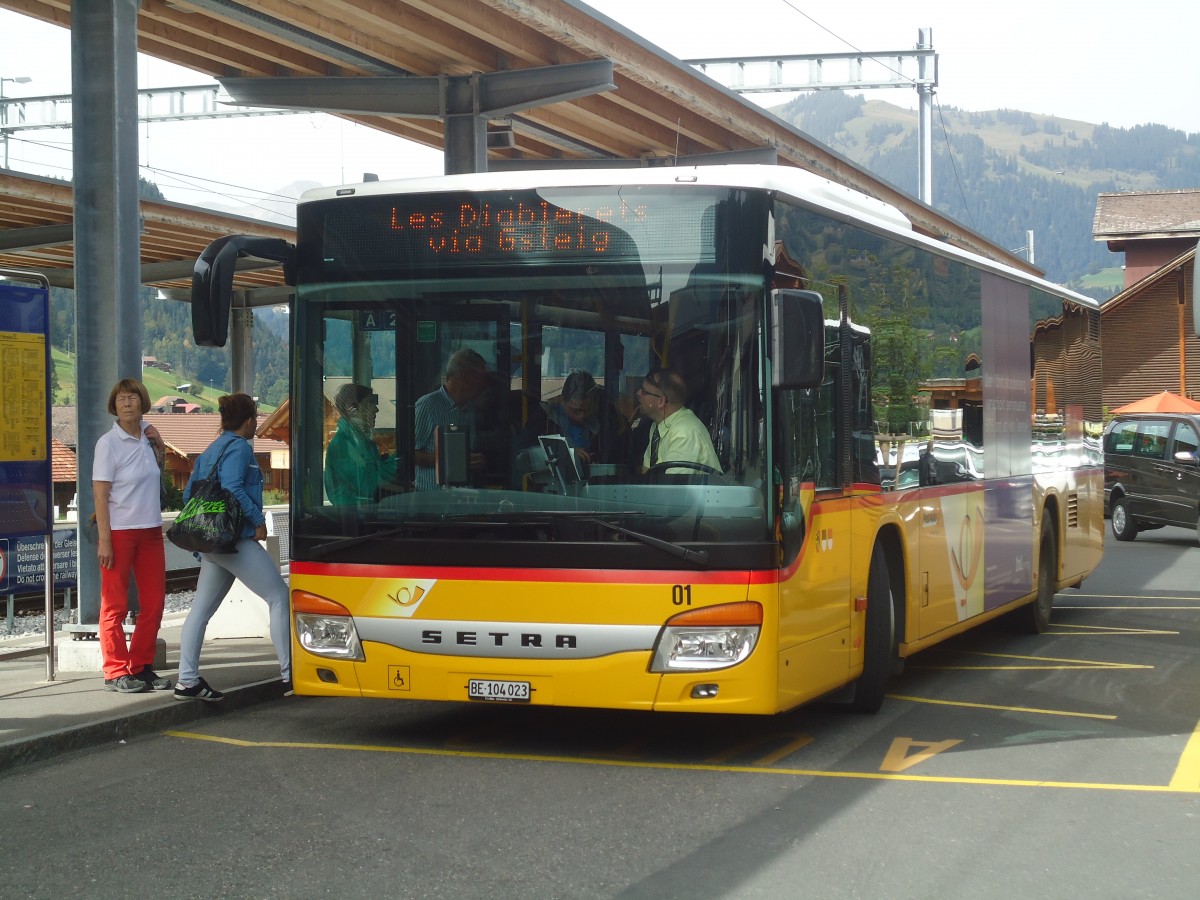 (147'380) - K�bli, Gstaad - Nr. 1/BE 104'023 - Setra am 28. September 2013 beim Bahnhof Gstaad