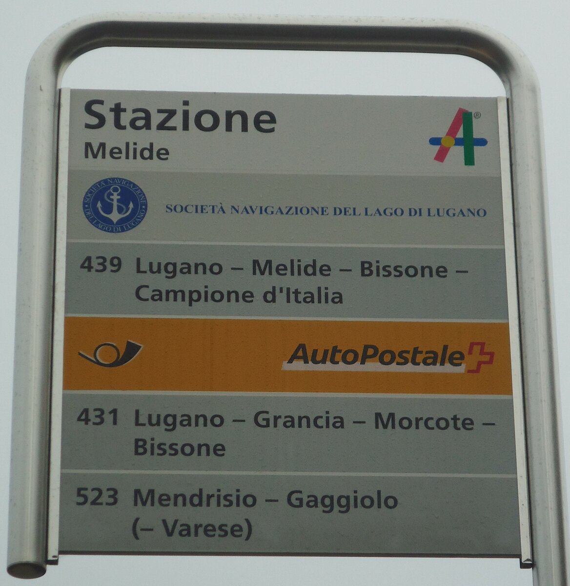 (147'769) - SOCIET� NAVIGAZIONE DEL LAGO DI LUGANOPostAuto-Haltestellenschild - Melide, Stazione - am 6. November 2013