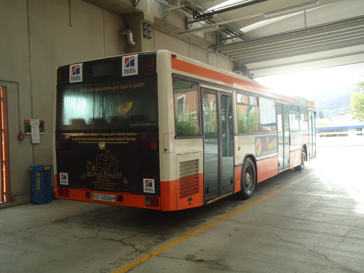 (147'799) - AMSA Chiasso - Nr. 6/TI 40'266 - Mercedes (ex Vorf�hrfahrzeug) am 6. November 2013 in Balerna, Rimessa