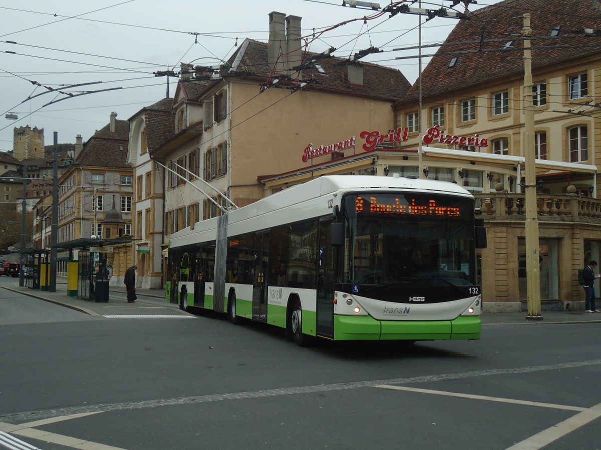 (147'969) - transN, La Chaux-de-Fonds - Nr. 132 - Hess/Hess Gelenktrolleybus (ex TN Neuch�tel Nr. 132) am 8. November 2013 in Neuch�tel, Place Pury