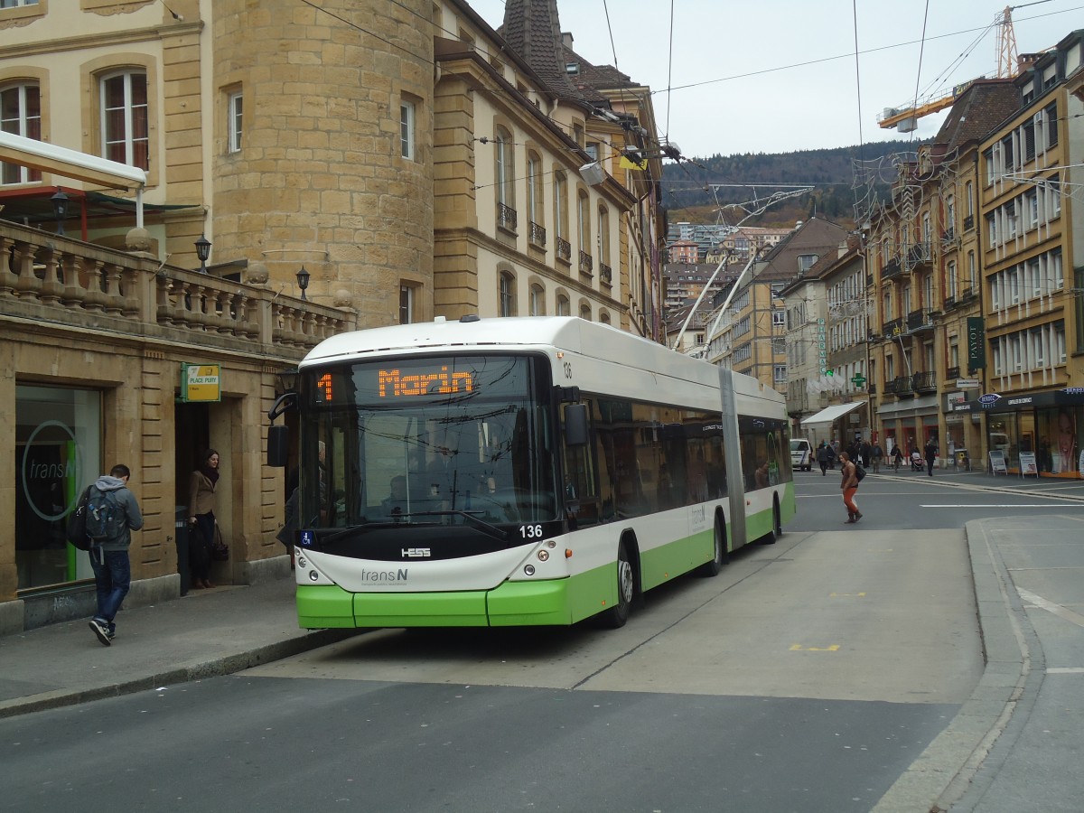 (147'979) - transN, La Chaux-de-Fonds - Nr. 136 - Hess/Hess Gelenktrolleybus (ex TN Neuch�tel Nr. 136) am 8. November 2013 in Neuch�tel, Place Pury