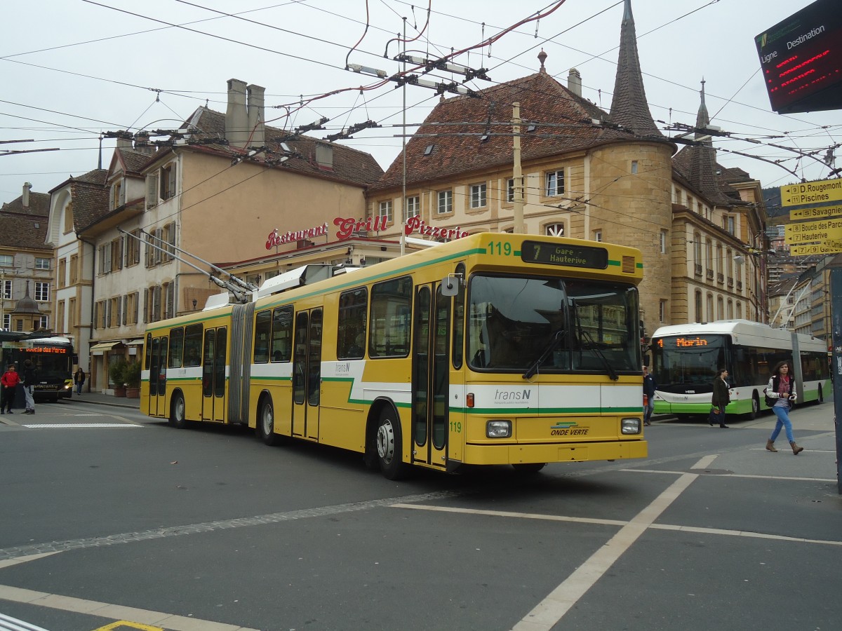 (147'980) - transN, La Chaux-de-Fonds - Nr. 119 - NAW/Hess Gelenktrolleybus (ex TN Neuch�tel Nr. 119) am 8. November 2013 in Neuch�tel, Place Pury