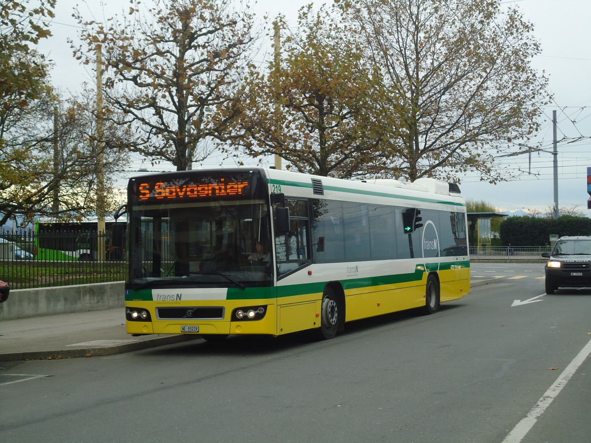 (147'988) - transN, La Chaux-de-Fonds - Nr. 219/NE 93'219 - Volvo (ex TN Neuch�tel Nr. 219) am 8. November 2013 in Neuch�tel, Place Pury