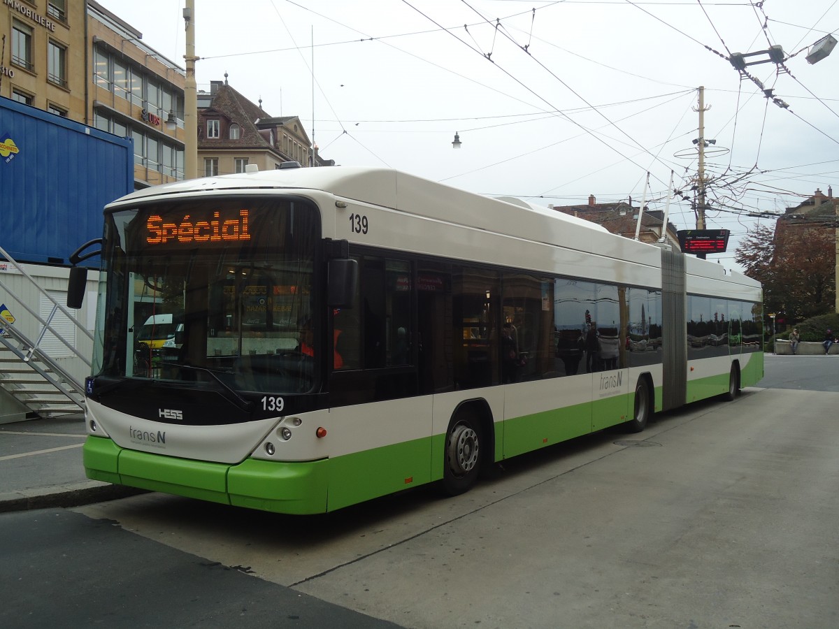 (147'998) - transN, La Chaux-de-Fonds - Nr. 139 - Hess/Hess Gelenktrolleybus (ex TN Neuch�tel Nr. 139) am 8. November 2013 in Neuch�tel, Place Pury