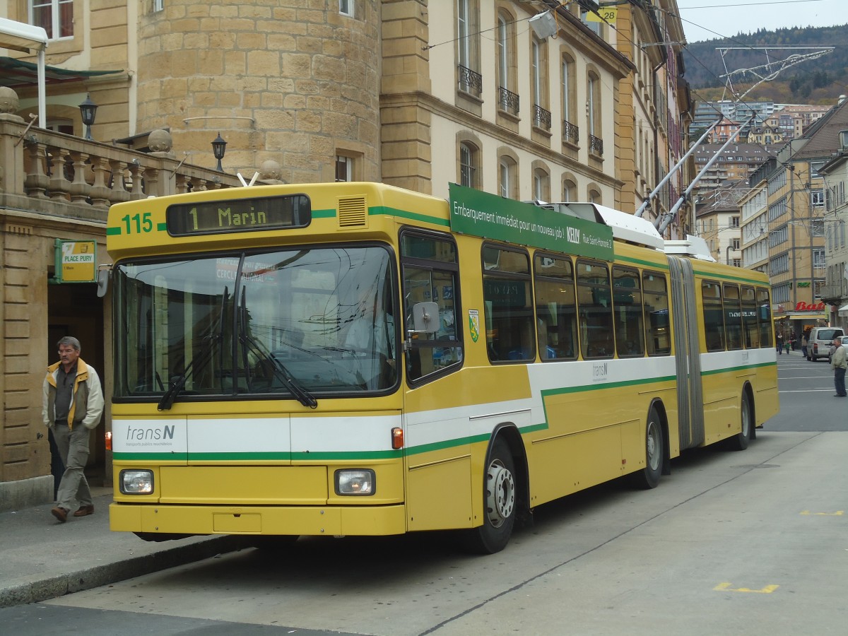 (148'004) - transN, La Chaux-de-Fonds - Nr. 115 - NAW/Hess Gelenktrolleybus (ex TN Neuch�tel Nr. 115) am 8. November 2013 in Neuch�tel, Place Pury