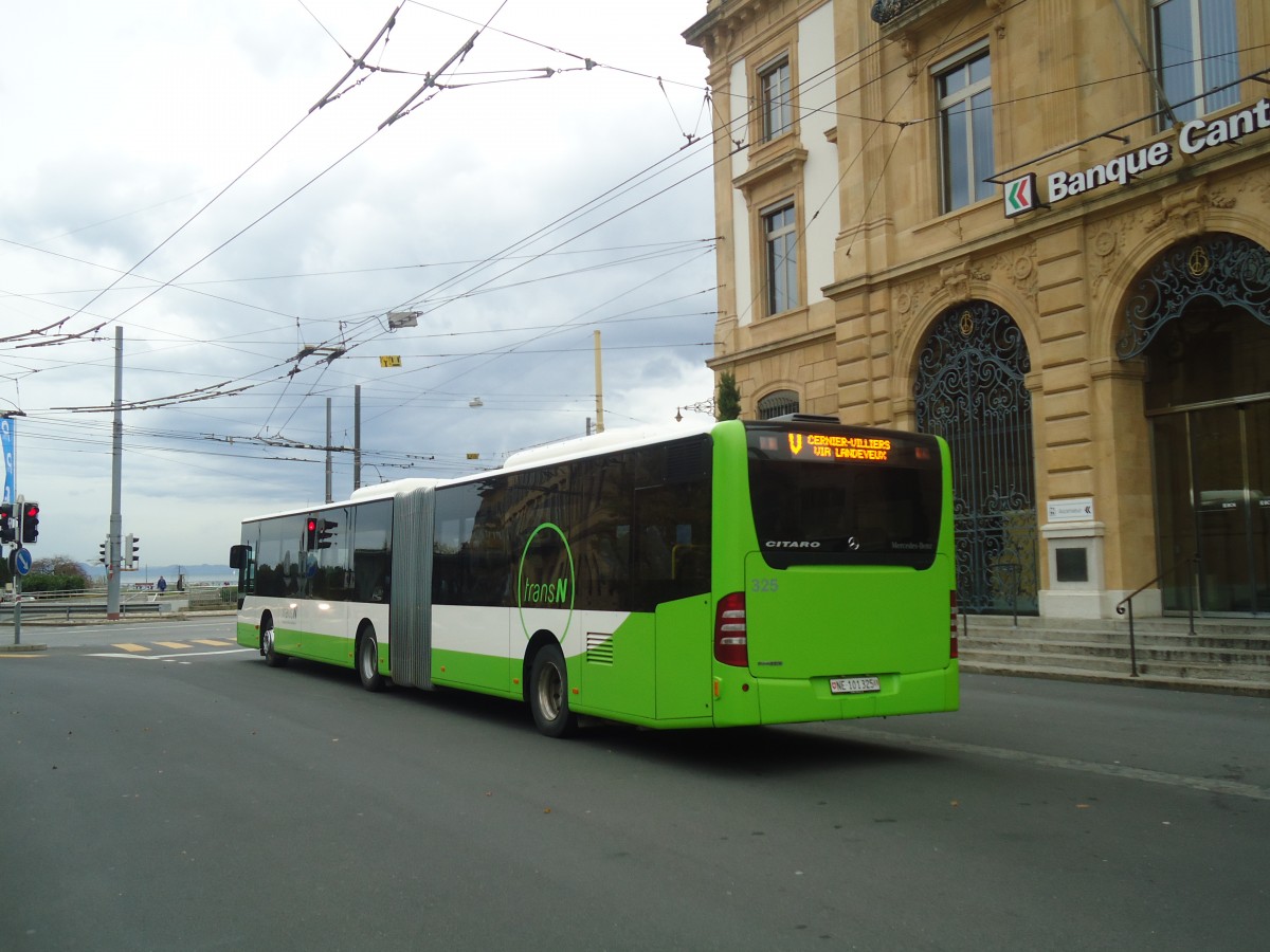 (148'008) - transN, La Chaux-de-Fonds - Nr. 325/NE 101'325 - Mercedes am 8. November 2013 in Neuch�tel, Place Pury