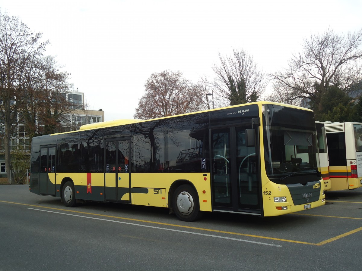 (148'152) - STI Thun - Nr. 152/BE 801'152 - MAN am 28. November 2013 bei der Schiffl�ndte Thun