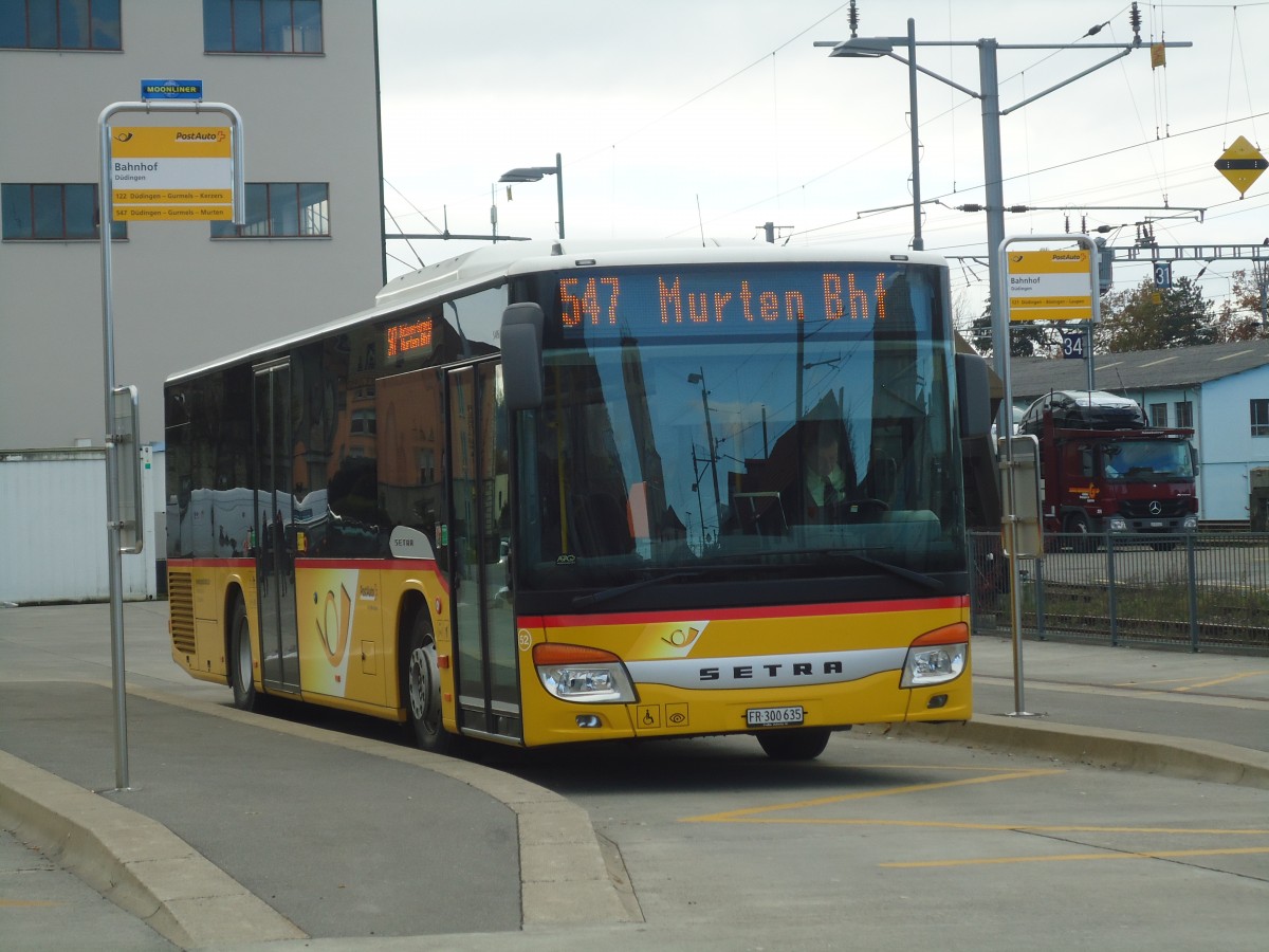 (148'169) - Wieland, Murten - Nr. 52/FR 300'635 - Setra am 25. November 2013 beim Bahnhof D�dingen