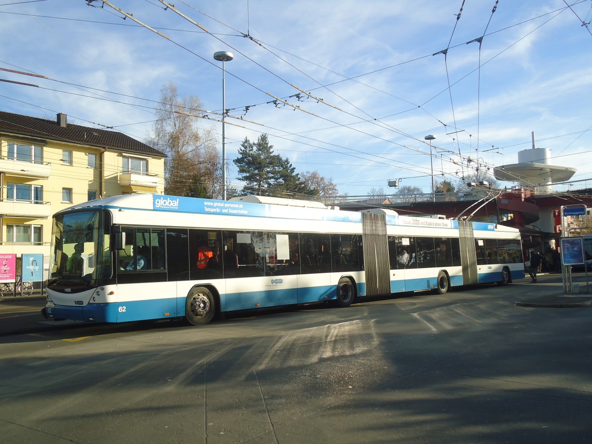 (148'277) - VBZ Z�rich - Nr. 62 - Hess/Hess Doppelgelenktrolleybus am 9. Dezember 2013 in Z�rich, Bucheggplatz
