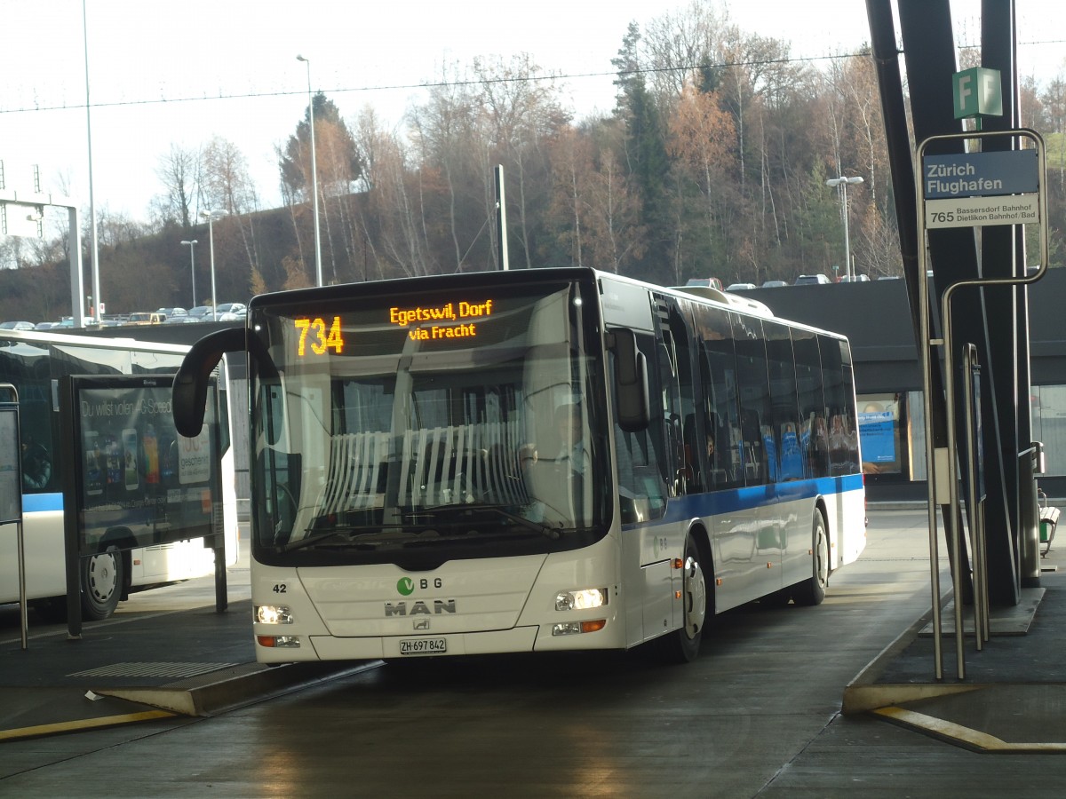 (148'403) - Maag, Kloten - Nr. 42/ZH 697'842 - MAN am 22. Dezember 2013 in Z�rich, Flughafen
