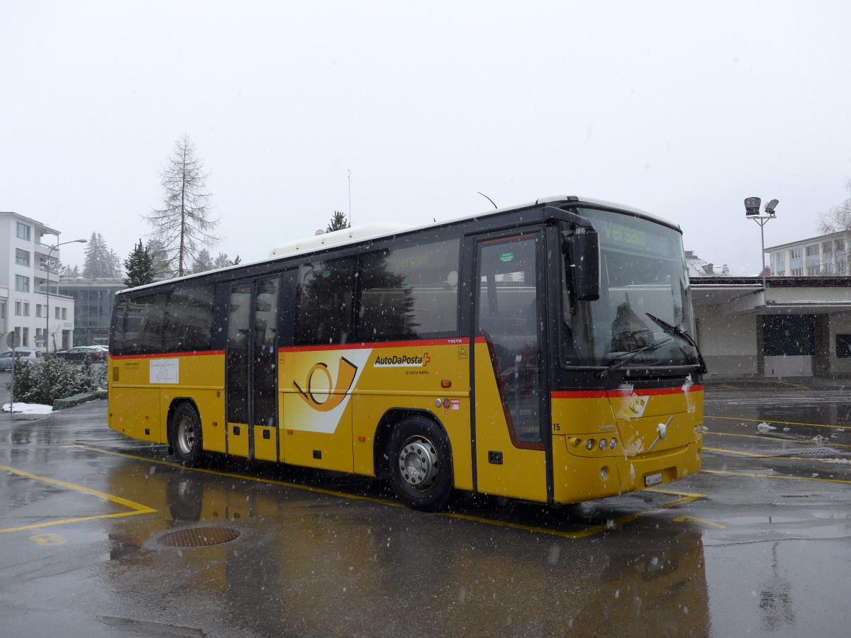 (149'056) - Fontana, Ilanz - Nr. 15/GR 31'629 - Volvo am 1. M�rz 2014 beim Bahnhof Ilanz