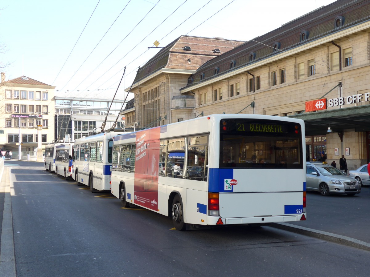 (149'255) - TL Lausanne - Nr. 921 - Lanz+Marti/Hess Personenanh�nger am 9. M�rz 2014 beim Bahnhof Lausanne