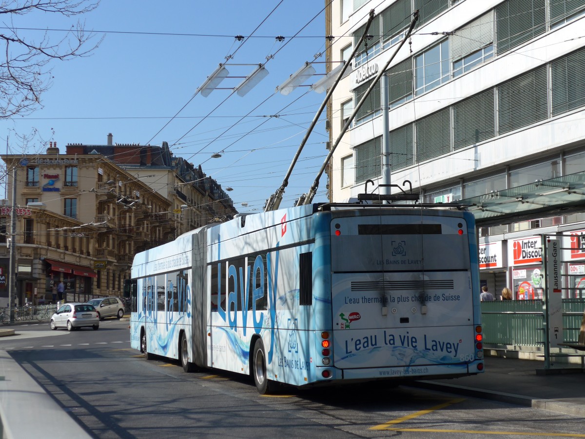 (149'260) - TL Lausanne - Nr. 860 - Hess/Hess Gelenktrolleybus am 9. M�rz 2014 beim Bahnhof Lausanne