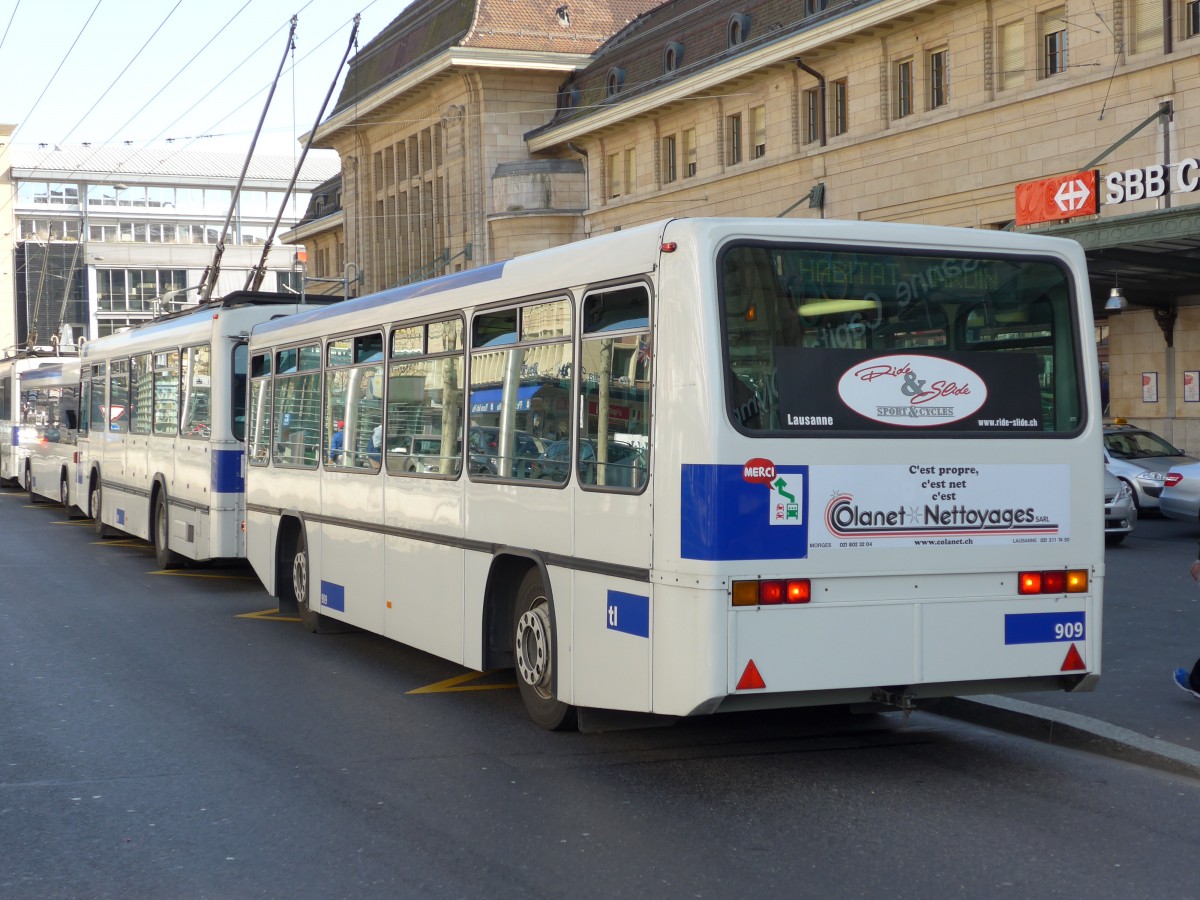 (149'263) - TL Lausanne - Nr. 909 - Lanz+Marti/Hess Personenanh�nger am 9. M�rz 2014 beim Bahnhof Lausanne