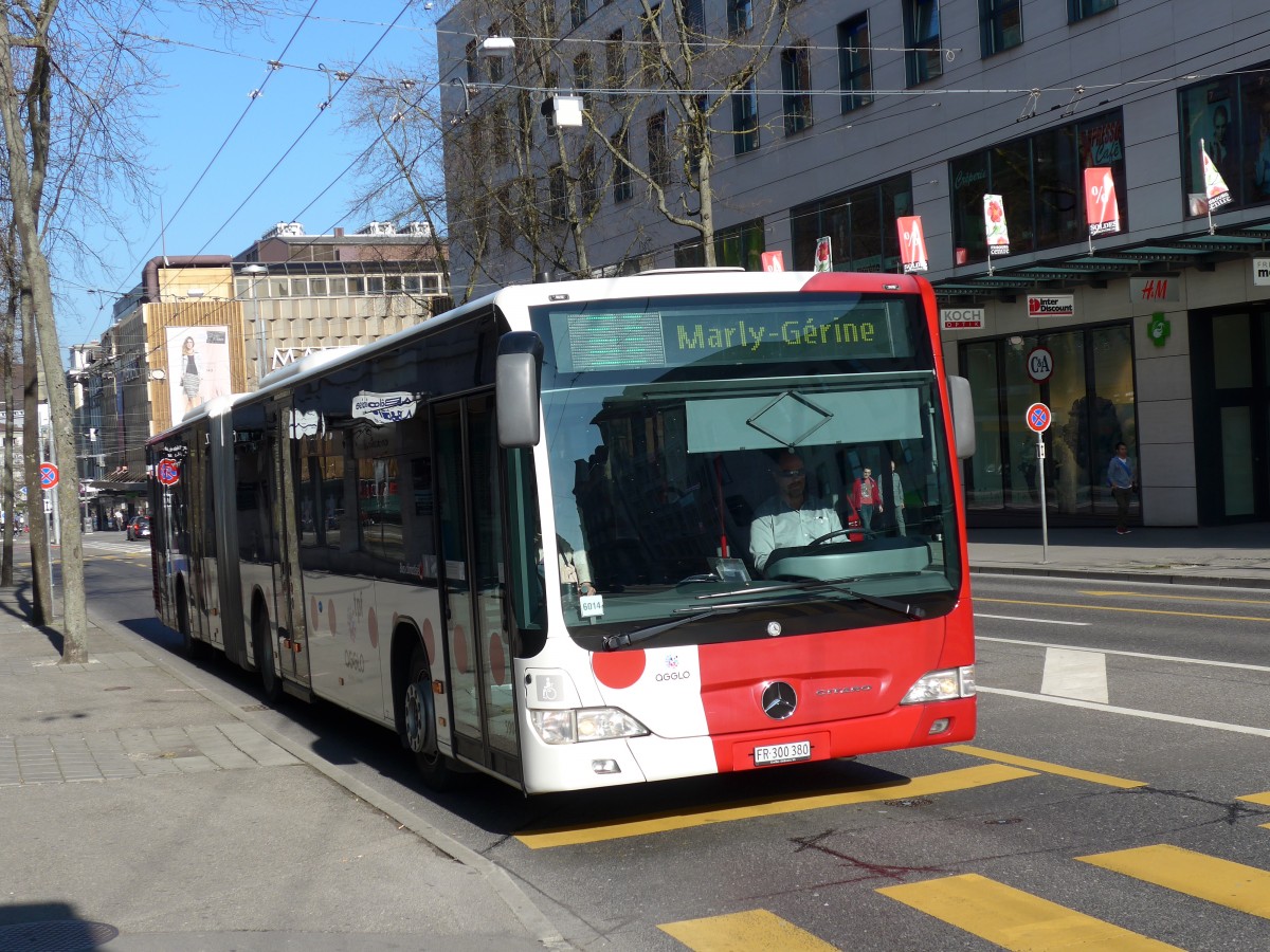 (149'276) - TPF Fribourg - Nr. 590/FR 300'380 - Mercedes am 9. M�rz 2014 beim Bahnhof Fribourg
