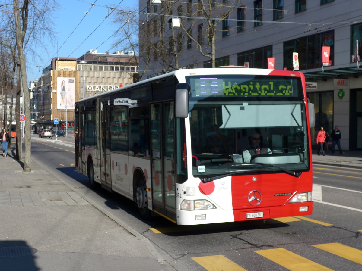 (149'277) - TPF Fribourg - Nr. 382/FR 300'383 - Mercedes am 9. M�rz 2014 beim Bahnhof Fribourg