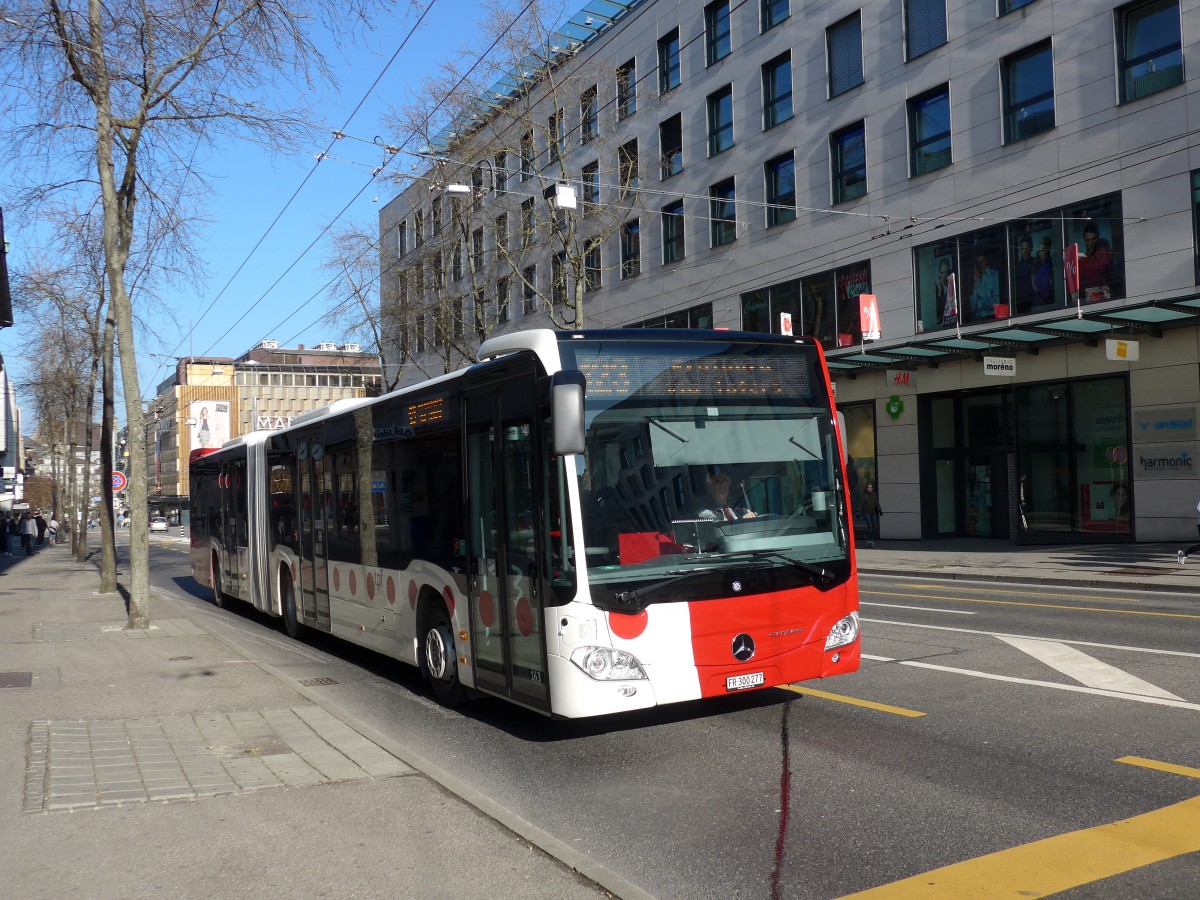 (149'281) - TPF Fribourg - Nr. 163/FR 300'277 - Mercedes am 9. M�rz 2014 beim Bahnhof Fribourg