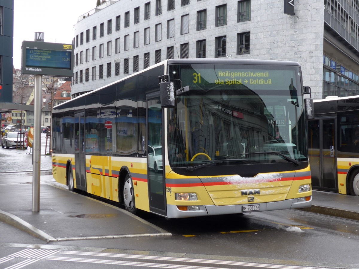 (149'392) - STI Thun - Nr. 126/BE 700'126 - MAN am 23. M�rz 2014 beim Bahnhof Thun