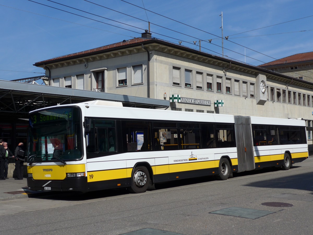 (149'417) - VBSH Schaffhausen - Nr. 19/SH 38'019 - Volvo/Hess am 29. M�rz 2014 beim Bahnhof Schaffhausen