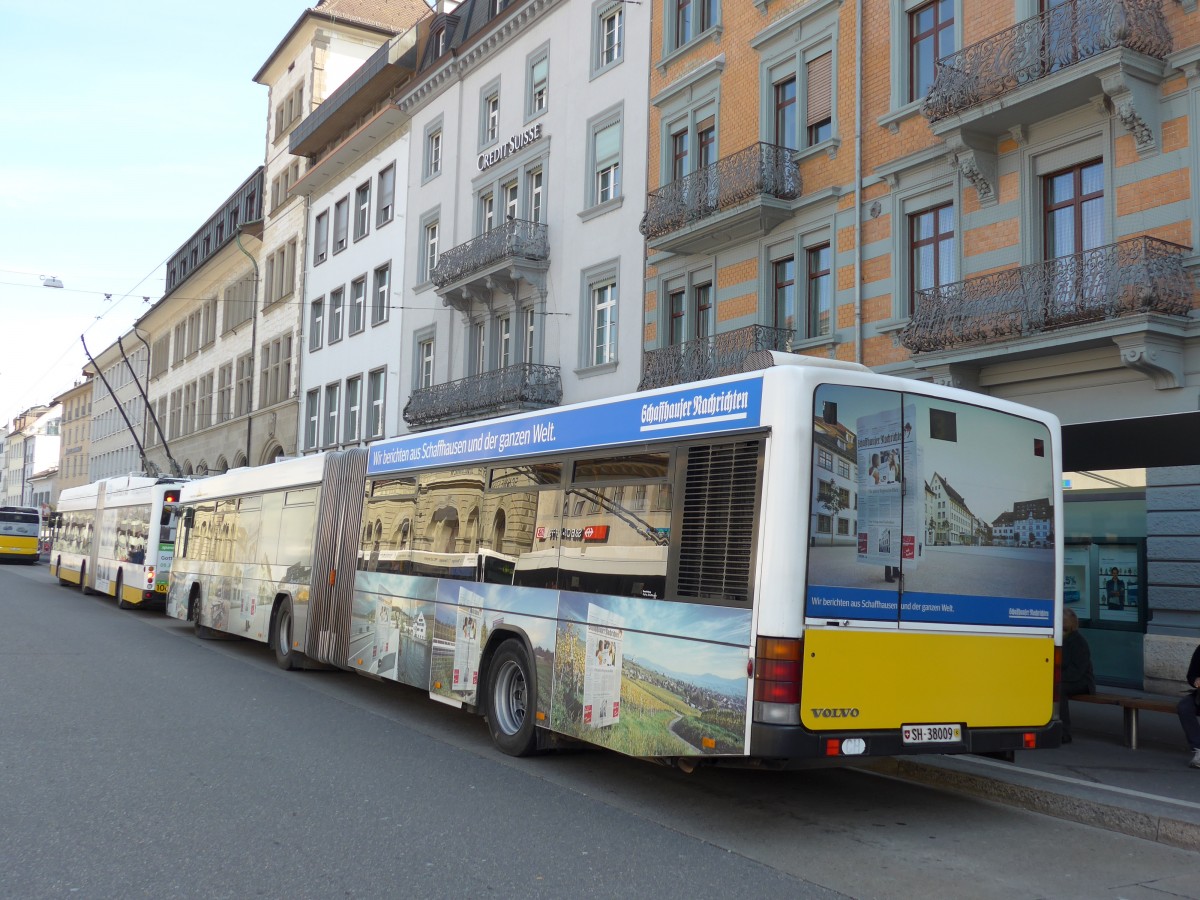 (149'421) - VBSH Schaffhausen - Nr. 9/SH 38'009 - Volvo/Hess am 29. M�rz 2014 beim Bahnhof Schaffhausen