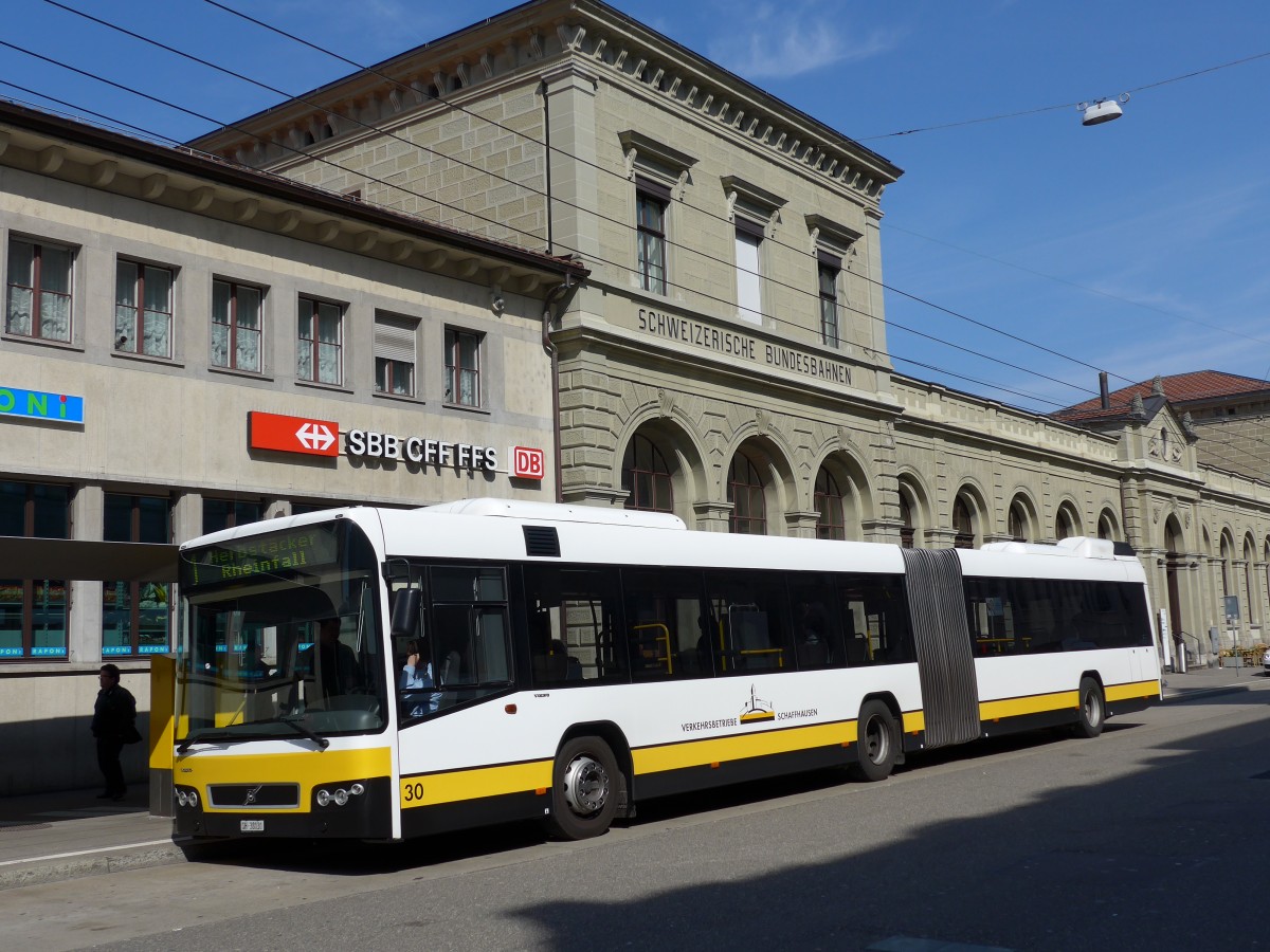 (149'429) - VBSH Schaffhausen - Nr. 30/SH 38'030 - Volvo am 29. M�rz 2014 beim Bahnhof Schaffhausen