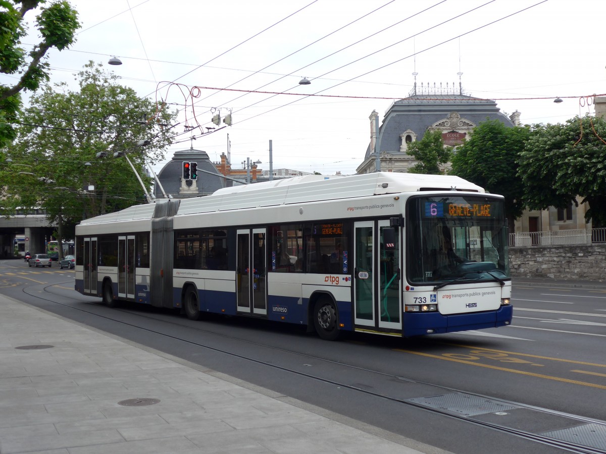 (150'781) - TPG Gen�ve - Nr. 733 - Hess/Hess Gelenktrolleybus am 26. Mai 2014 in Gen�ve, Place des Vingt-Deux-Cantons