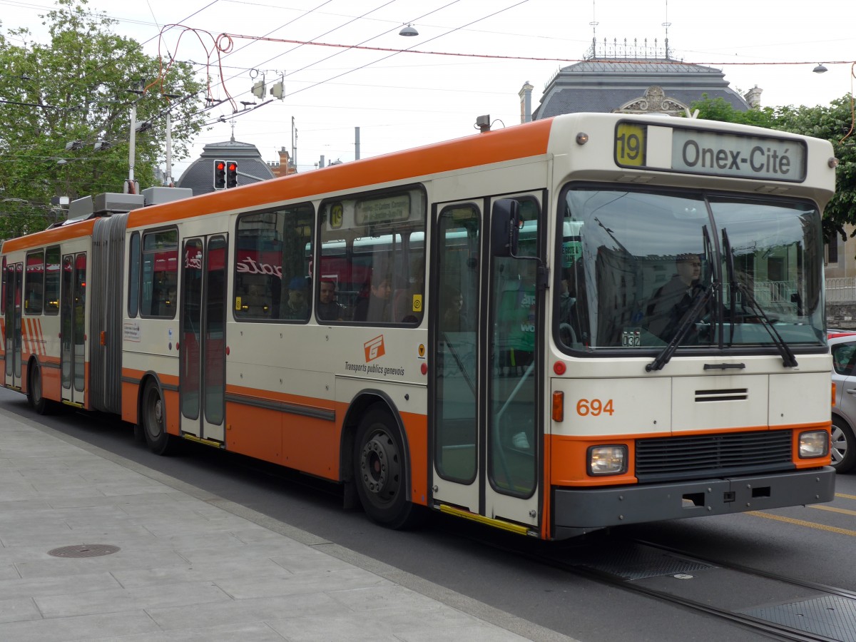 (150'797) - TPG Gen�ve - Nr. 694 - NAW/Hess Gelenktrolleybus am 26. Mai 2014 in Gen�ve, Place des Vingt-Deux-Cantons