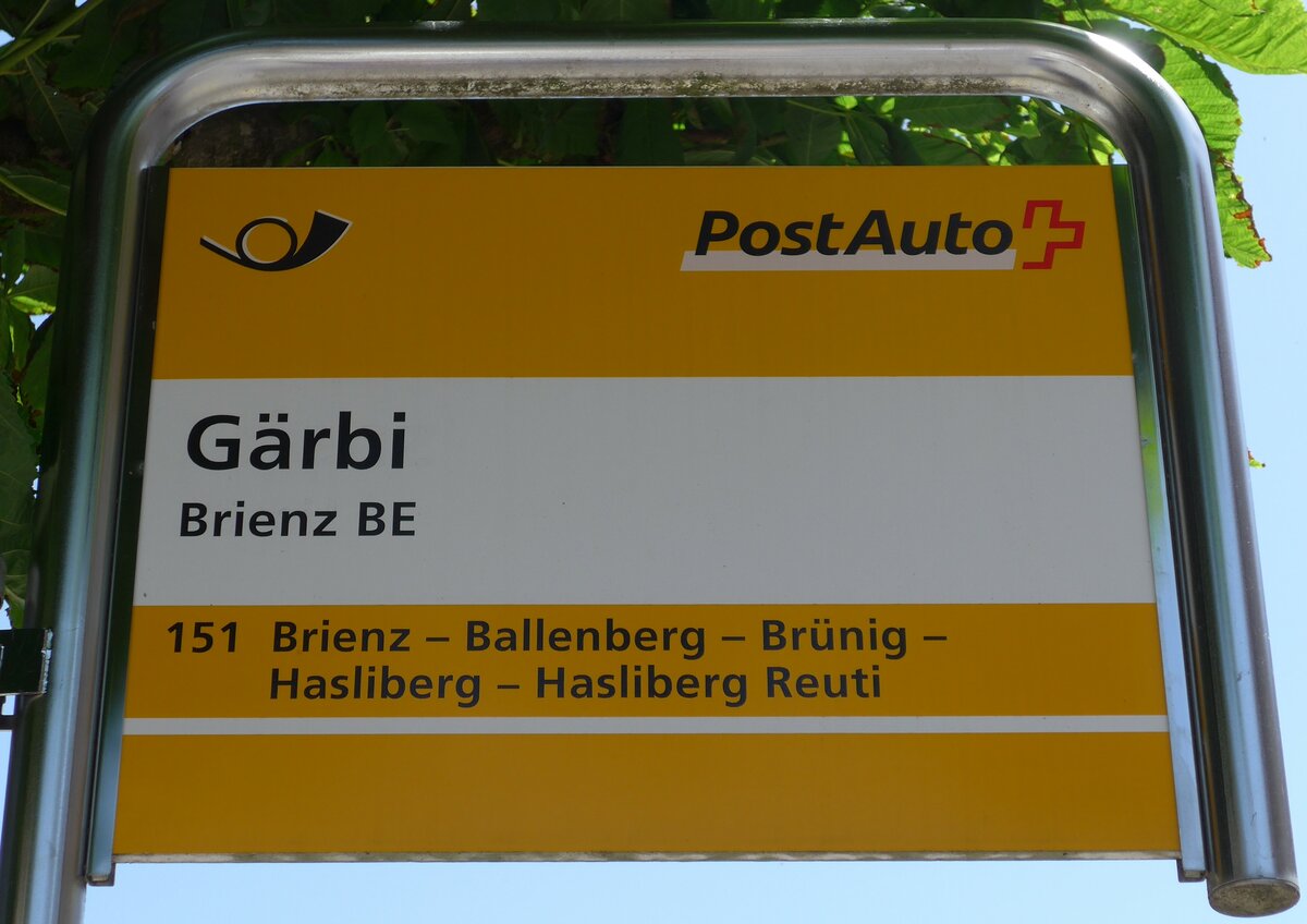 (151'355) - PostAuto-Haltestellenschild - Brienz BE, G�rbi - am 8. Juni 2014