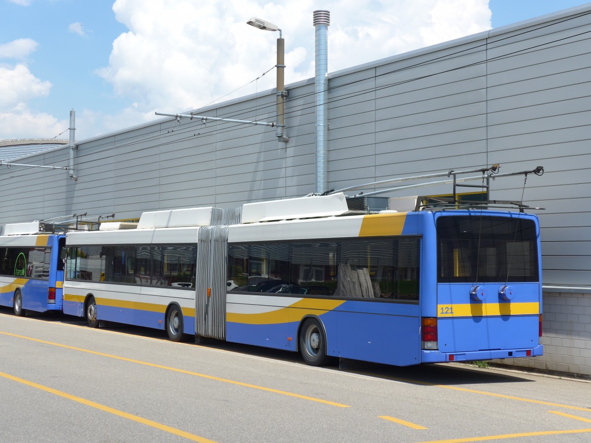 (151'460) - transN, La Chaux-de-Fonds - Nr. 121 - NAW/Hess Gelenktrolleybus (ex TC La Chaux-de-Fonds Nr. 121) am 12. Juni 2014 in Marin, D�p�t