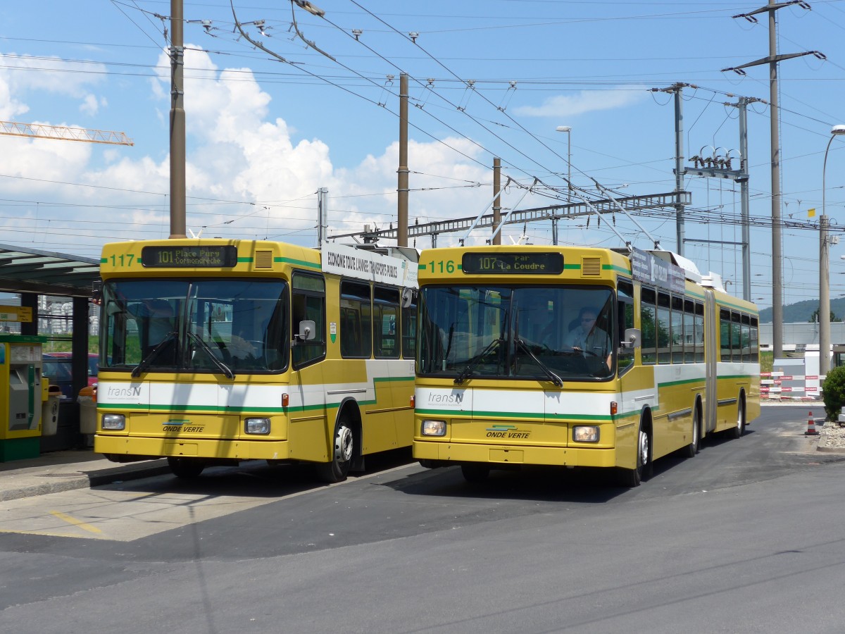 (151'469) - transN, La Chaux-de-Fonds - Nr. 117 - NAW/Hess Gelenktrolleybus (ex TN Neuch�tel Nr. 117) + Nr. 116 - NAW/Hess Gelenktrolleybus (ex TN Neuch�tel Nr. 116) am 12. Juni 2014 beim Bahnhof Marin