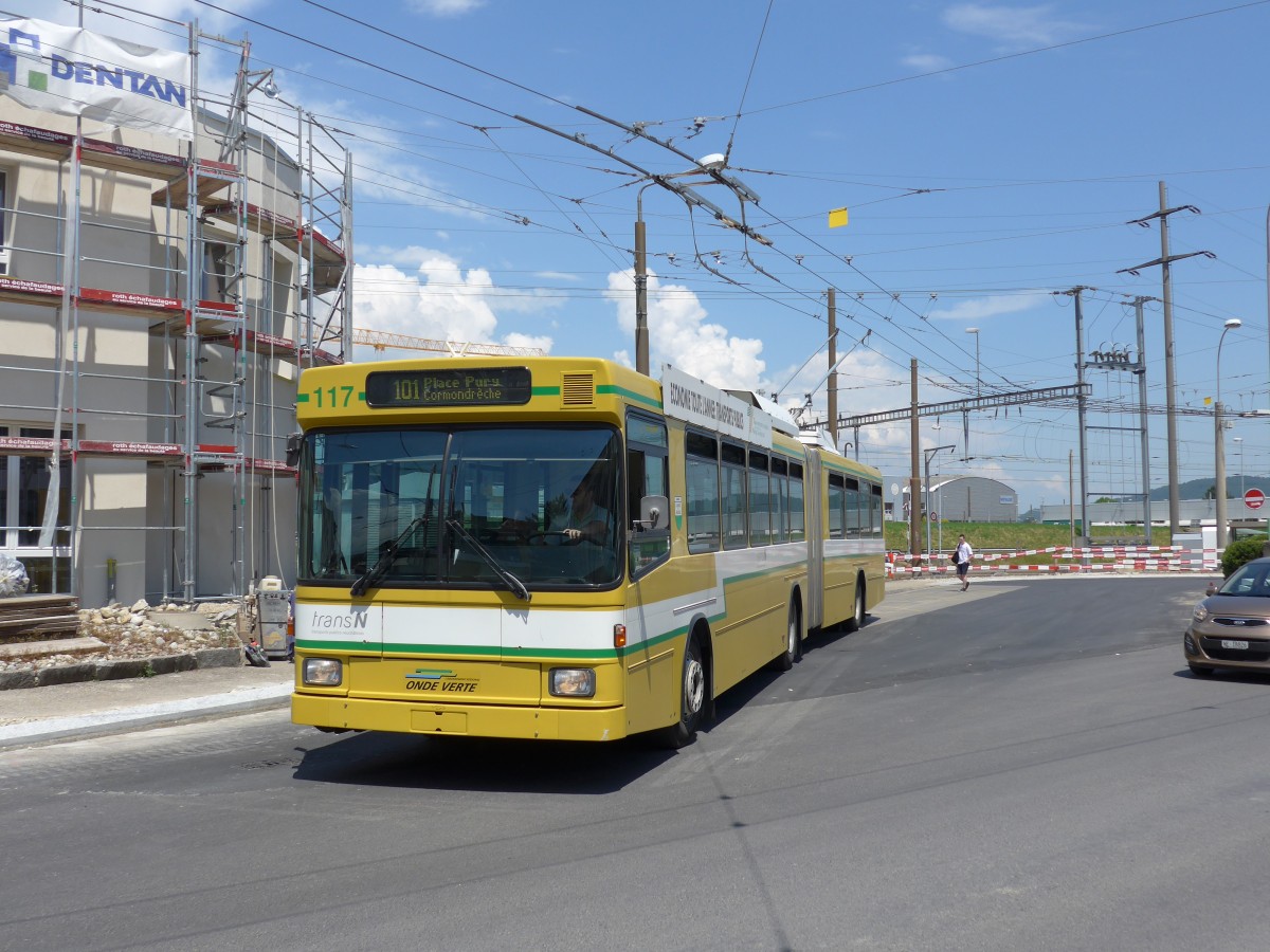(151'470) - transN, La Chaux-de-Fonds - Nr. 117 - NAW/Hess Gelenktrolleybus (ex TN Neuch�tel Nr. 117) am 12. Juni 2014 beim Bahnhof Marin