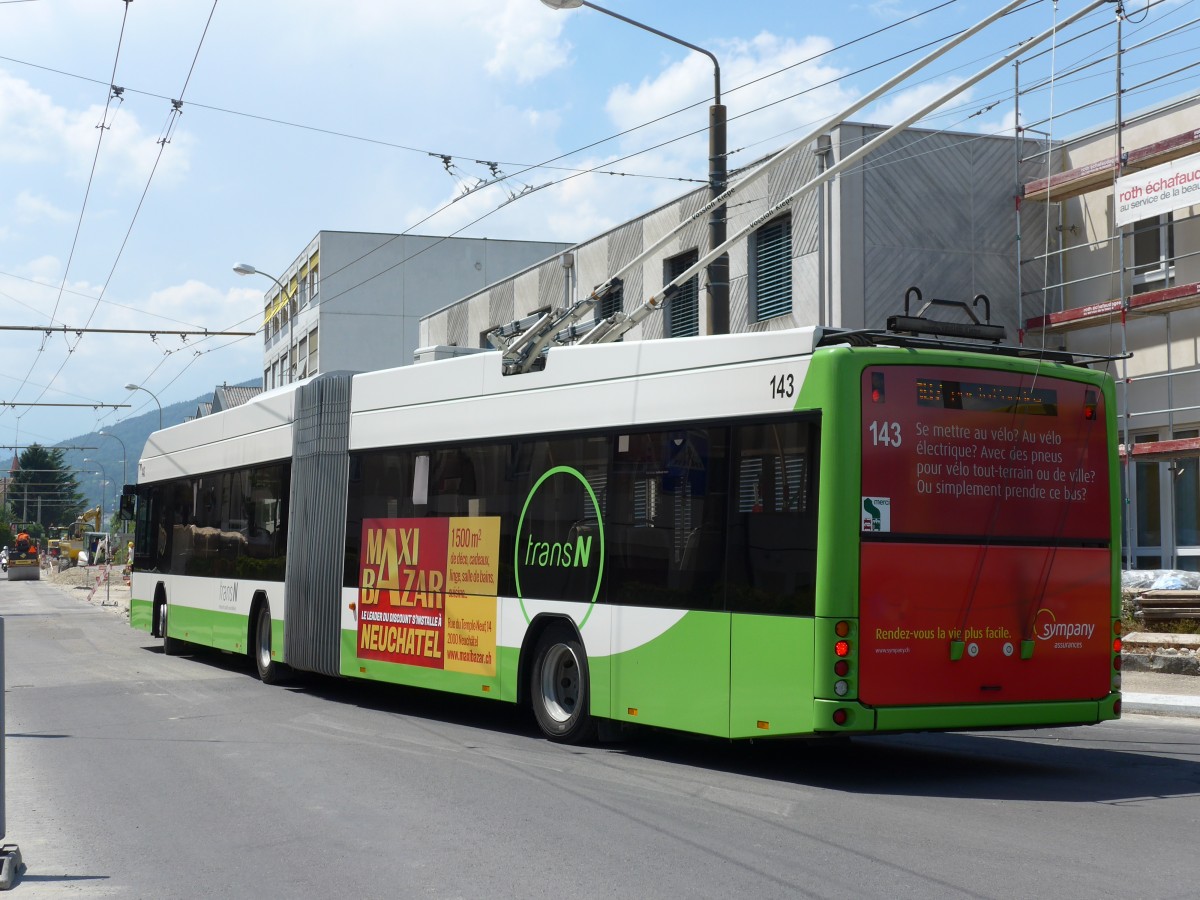 (151'478) - transN, La Chaux-de-Fonds - Nr. 143 - Hess/Hess Gelenktrolleybus (ex TN Neuch�tel Nr. 143) am 12. Juni 2014 beim Bahnhof Marin
