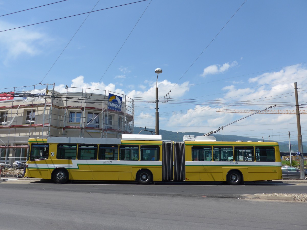 (151'482) - transN, La Chaux-de-Fonds - Nr. 113 - NAW/Hess Gelenktrolleybus (ex TN Neuch�tel Nr. 113) am 12. Juni 2014 beim Bahnhof Marin