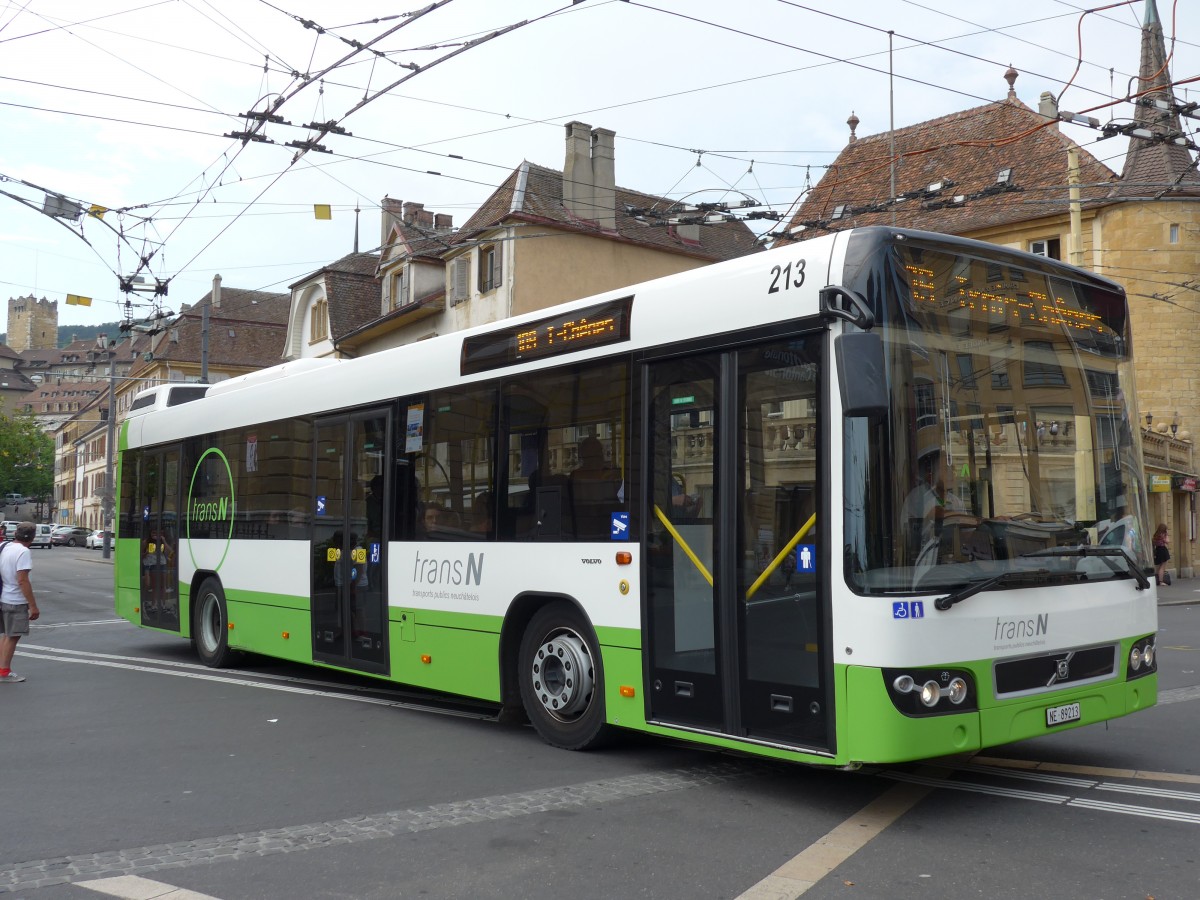 (151'503) - transN, La Chaux-de-Fonds - Nr. 213/NE 89'213 - Volvo (ex TN Neuch�tel Nr. 213) am 12. Juni 2014 in Neuch�tel, Place Pury