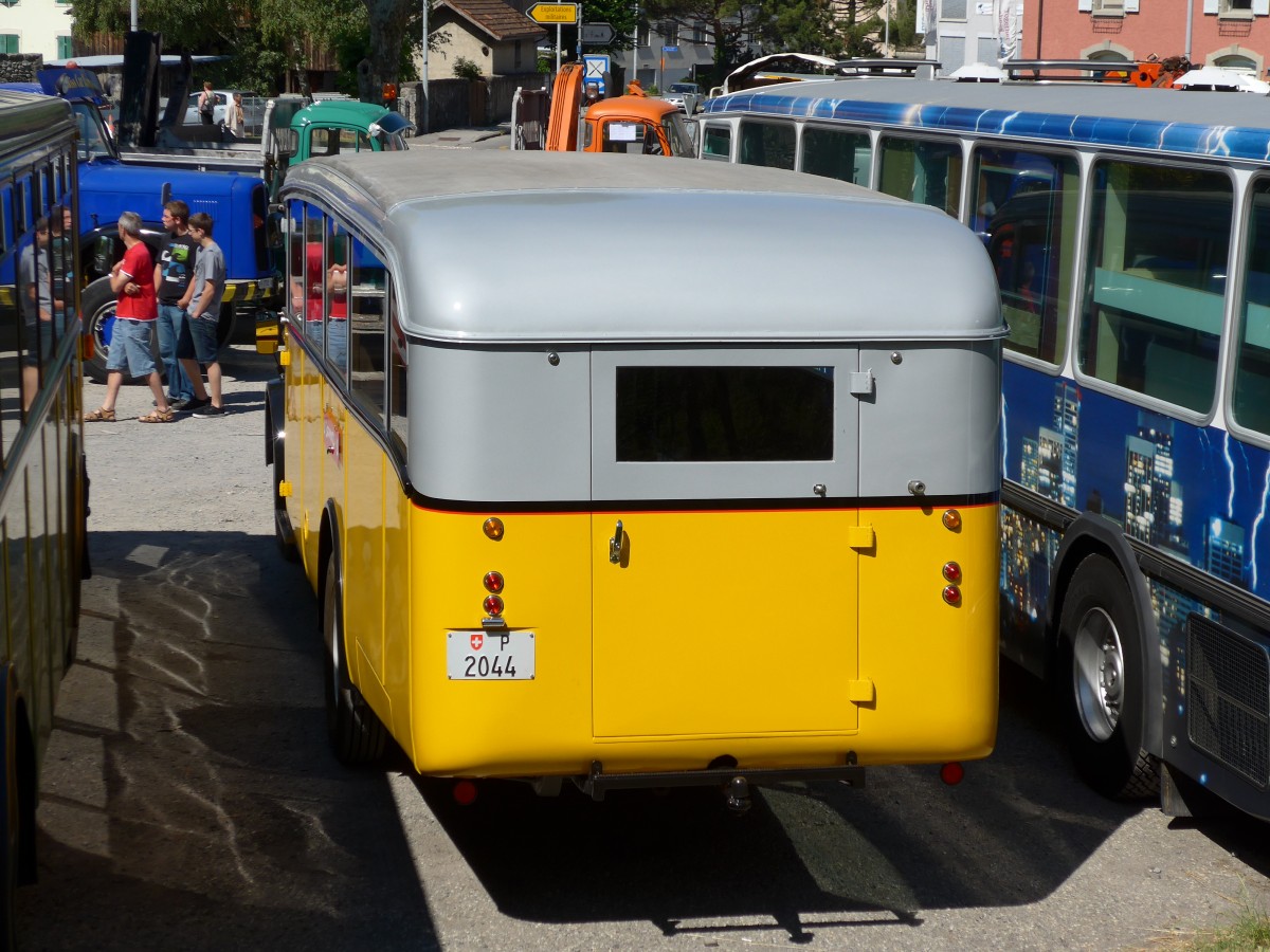 (151'647) - Schmutz, Vaulruz -  P 2044  - Saurer/Saurer (ex Nestl�; ex P 23'019; ex P 2044) am 21. Juni 2014 in Aigle, Saurertreffen